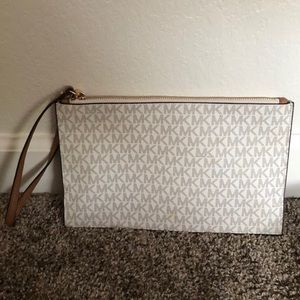 Michale Kors wristlet